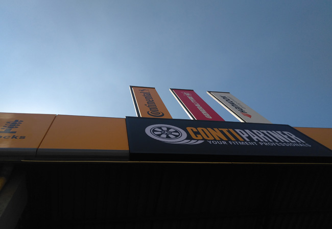 hh3 sign and lightbox on top of a building